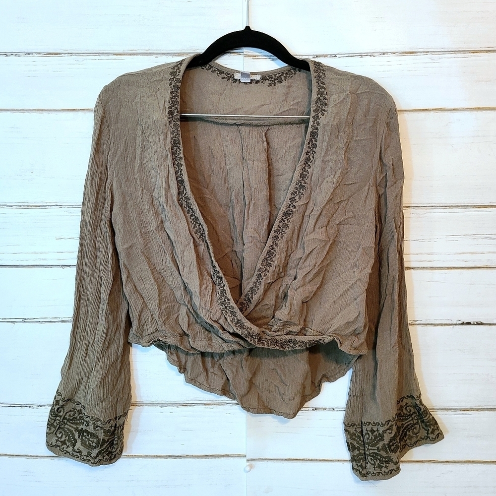 Urban Outfitters Ecote Deep V L/S Crop Top